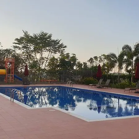 1. Luxury Kristal Condo 1 丹绒亚路市中心高級住宅